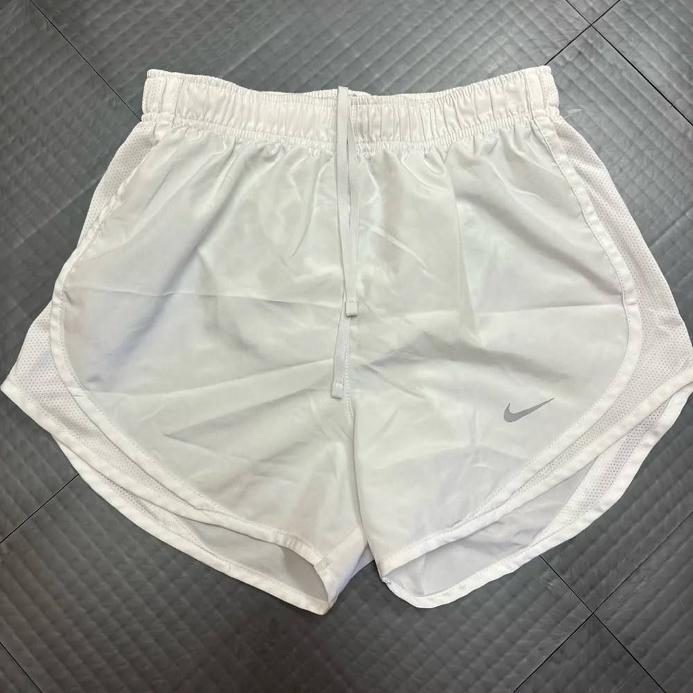 NIKE WOMENS WHITE RUNNING ATHLETIC SHORTS XS